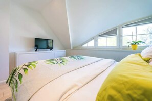 3 bedrooms, iron/ironing board, WiFi