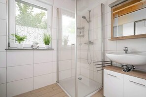 Douche, sèche-cheveux