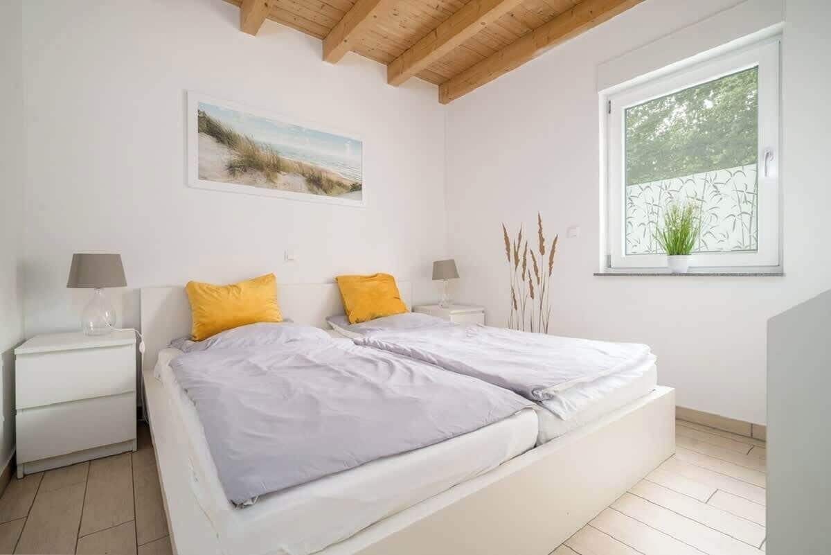 3 bedrooms, travel cot, WiFi