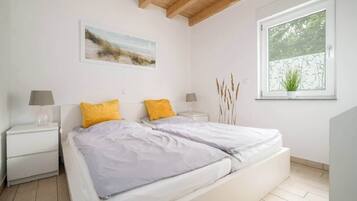 3 bedrooms, travel cot, WiFi