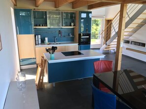 Jääkaappi, uuni, liesi, astianpesukone