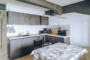 Fridge, microwave, oven, stovetop