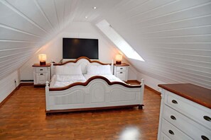 3 bedrooms, iron/ironing board, WiFi, bed sheets - Reetdachfachwerkvilla OG (Bergen auf Rügen)