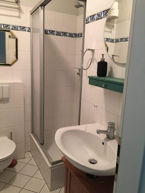 Shower, hair dryer - Ferienwohnung Seagull (Rostock)
