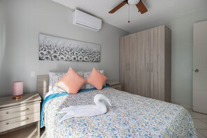 2 slaapkamers, een kluis op de kamer, een strijkplank/strijkijzer