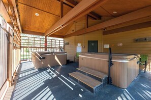 Bain à remous extérieur