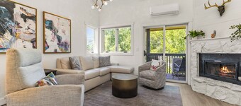 Minutes from Town & Slopes | Hot Tub |Private W/D | On Bus Route