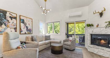 Minutes from Town & Slopes | Hot Tub |Private W/D | On Bus Route