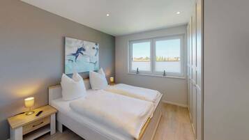 2 bedrooms, iron/ironing board, WiFi