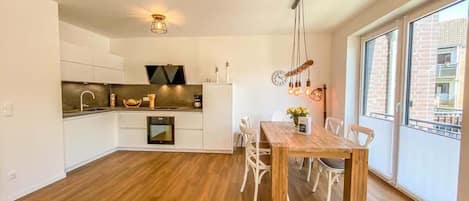 Réfrigérateur, four, plaque de cuisson, lave-vaisselle