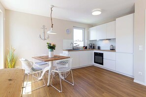 Frigorífic, forn, placa de cuina i rentaplats