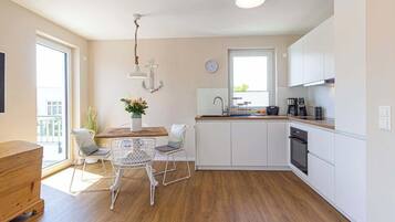 Kühlschrank, Ofen, Herdplatte, Geschirrspüler