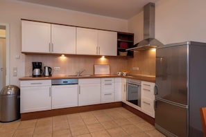 Kühlschrank, Ofen, Herdplatte, Geschirrspüler