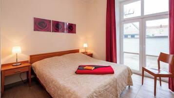 2 bedrooms, travel crib, WiFi