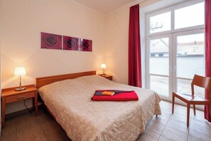 2 bedrooms, travel crib, WiFi