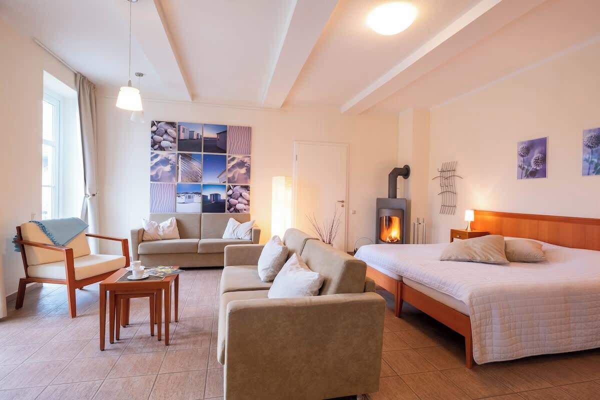 Travel cot, WiFi