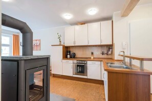 Kühlschrank, Ofen, Herdplatte, Geschirrspüler