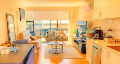Charming 3-bedroom house with fitness room, WiFi in vibrant Auckland