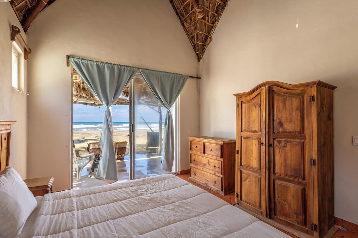 Two Bedroom Loft Ocean Front | Free WiFi, bed sheets