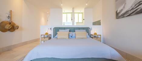 Deluxe Dessert View Suite | Free WiFi, bed sheets