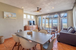 Classic Villa, Sea View | Living area