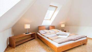 1 bedroom, travel cot, WiFi