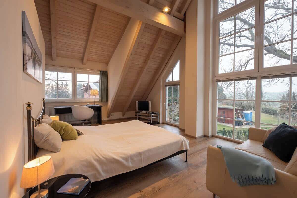 3 bedrooms, travel crib, WiFi