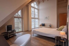 3 bedrooms, travel crib, WiFi