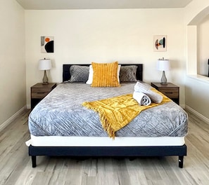 4 bedrooms, iron/ironing board, WiFi, bed sheets - 4-bedroom house w/office space in wonderful Las Vegas w/WiFi, close to Airport (Las Vegas)