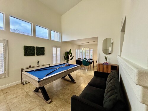New Listing Discount! Near Strip & Airport 4BR Oasis w Pool Table & 2 King Beds