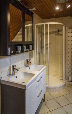 Shower, hair dryer - Ferienhaus im Bestetal (Bad Oldesloe)