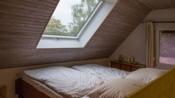 3 Schlafzimmer, Schreibtisch, Bügeleisen/Bügelbrett, WLAN