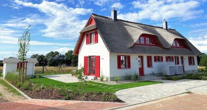Haus zwischen Mühle und Meer
