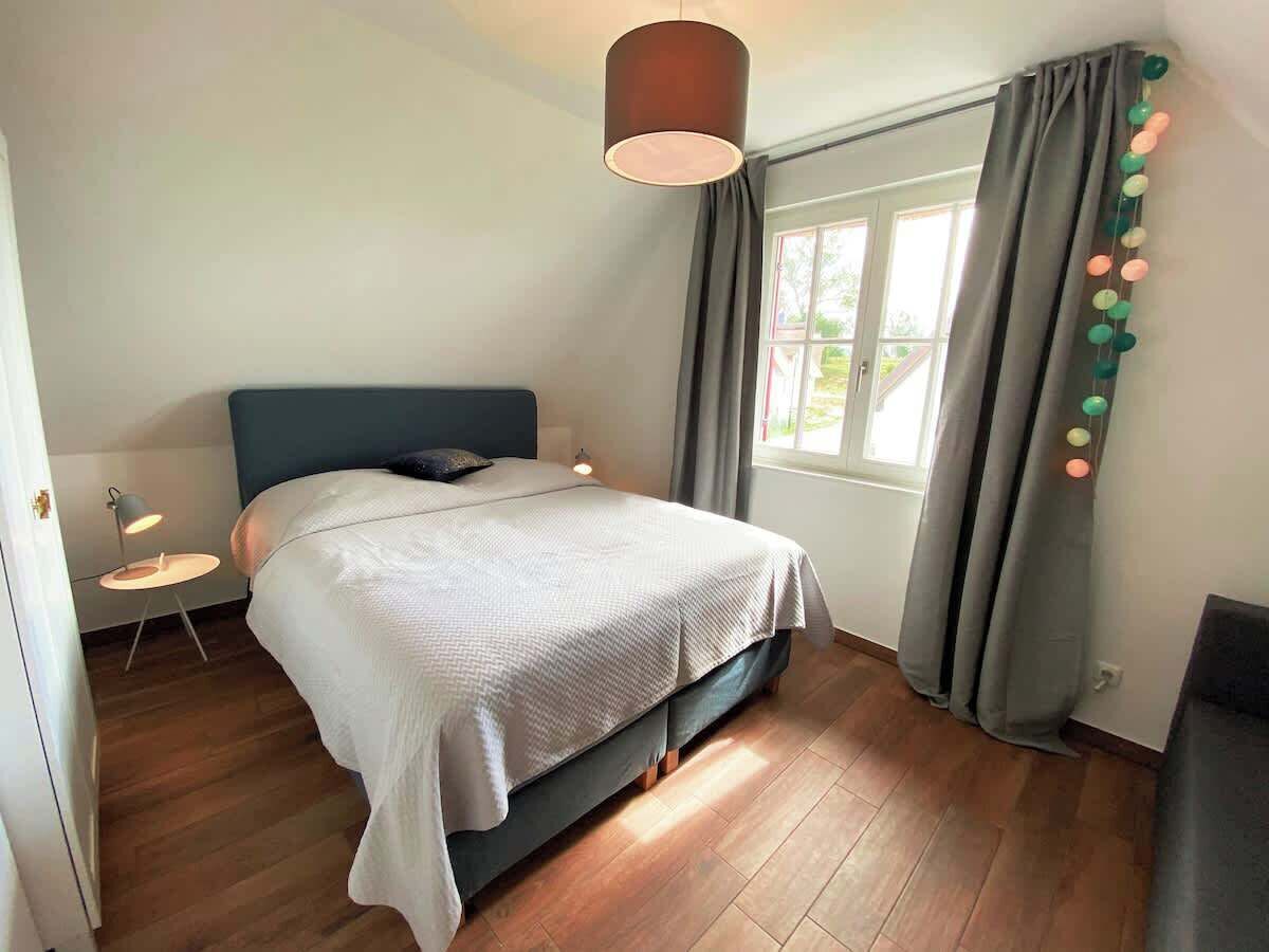 Schlafzimmer 1