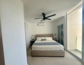 3 habitaciones, tabla de planchar con plancha, wifi y ropa de cama 