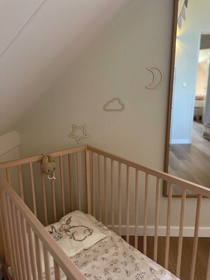 3 bedrooms, in-room safe, free WiFi, bed sheets