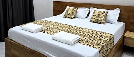 WiFi, bed sheets