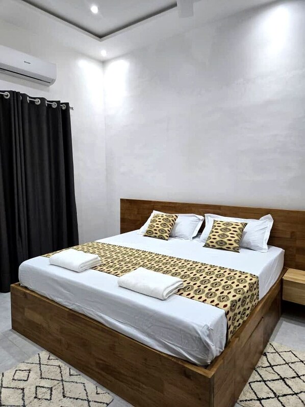 WiFi, bed sheets