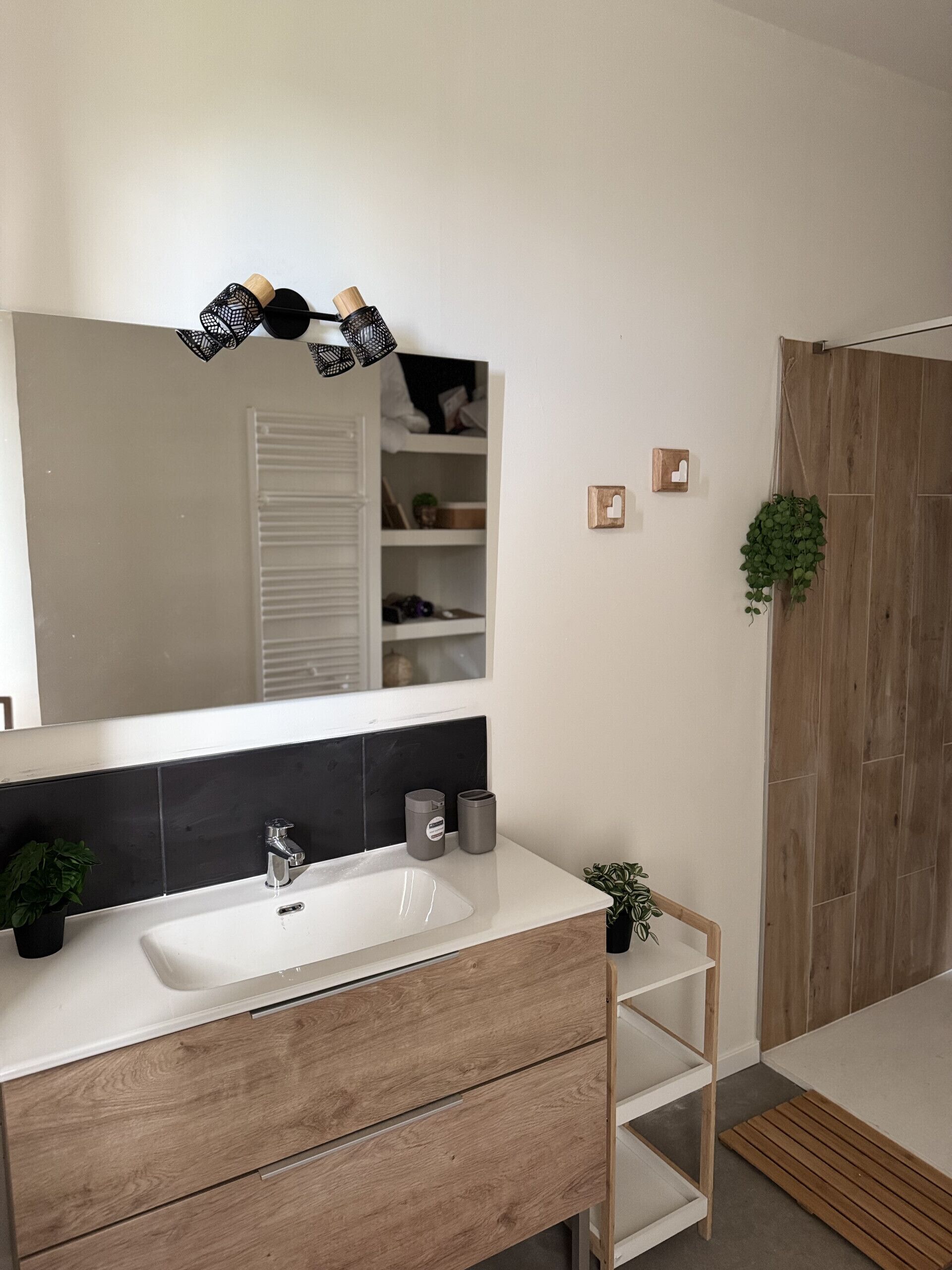 Een douche, een haardroger, handdoeken