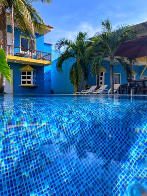 Outdoor pool - Hotel Evenezer El Paredon (Sipacate)