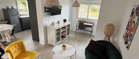 تلفزيون، كُتُب، ستيريو