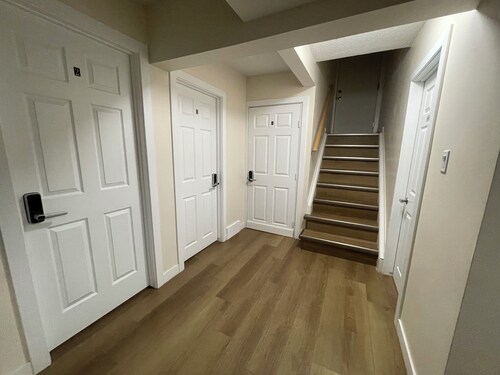 Femz - cozy room in a shared basement suite