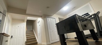 Femz - cozy room in a shared basement suite