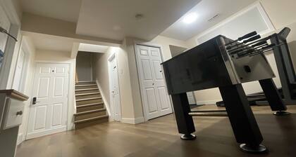 Femz - cozy room in a shared basement suite