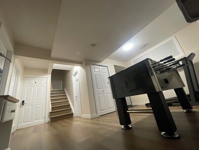 Femz - cozy room in a shared basement suite