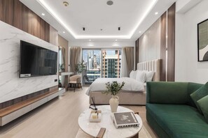 Téléviseur, chaîne audio, bureau