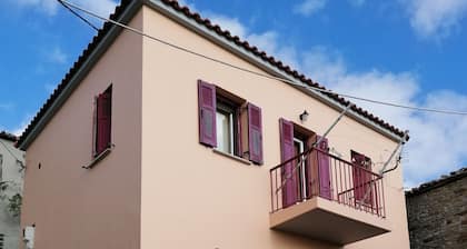 ΜΟΝΟΚΑΤΟΙΚΙΑ ΣΕ ΠΑΡΑΔΟΣΙΑΚΟ ΟΙΚΙΣΜΟ