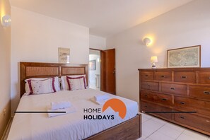 Fer et planche à repasser, Wi-Fi gratuit, draps fournis