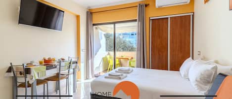 Iron/ironing board, free WiFi, bed sheets