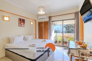 Fer et planche à repasser, Wi-Fi gratuit, draps fournis